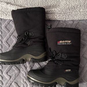 Winter boots Baffin black color used but in good condition